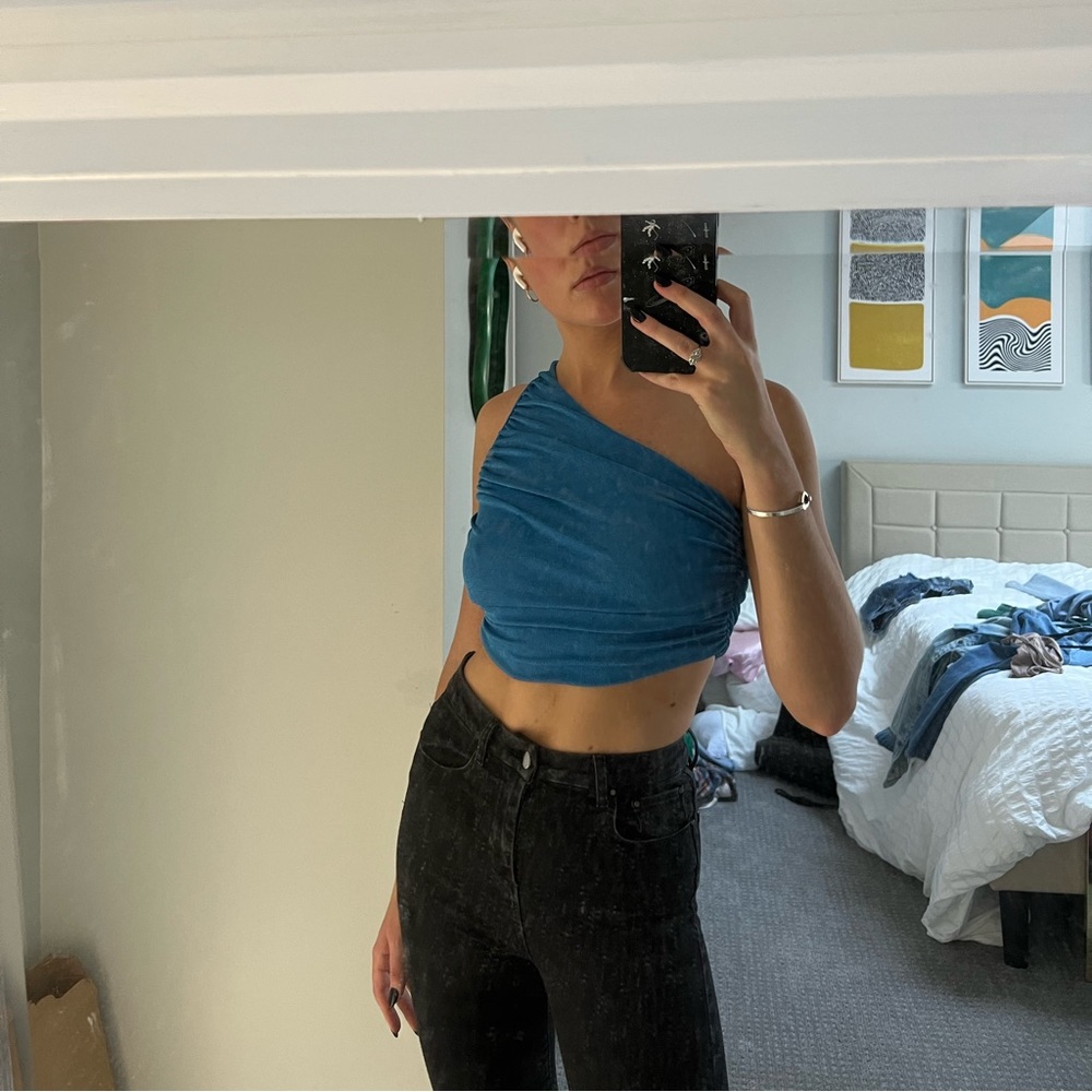 small one shoulder crop - blue color